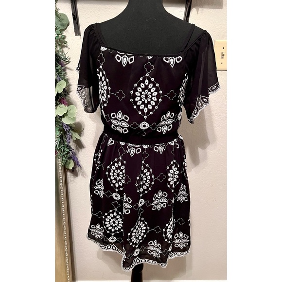 Black Romeo and Juliet Couture Off-shoulder Cocktail Dress w/ Floral Stitching - Picture 4 of 5